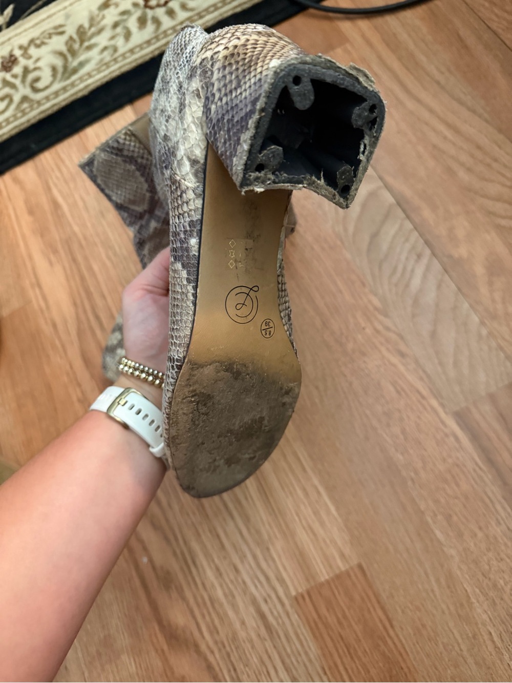 Bottom of right shoe fell off, still wears great!